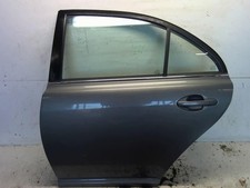 Porte arrière et accessoires Toyota AVENSIS