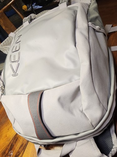 Keen Light BRay Backpack Commute Hybrid Transport Outdoor Travel Daypack Wproof - Picture 6 of 10