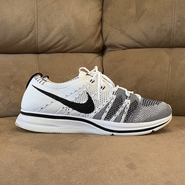 nike flyknit trainer white black