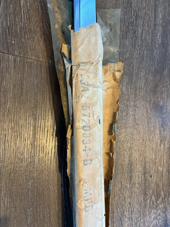 NOS 1973-1975 Ford LTD Galaxie front door belt moulding D3AZ-5720934-B - Image 3 of 4