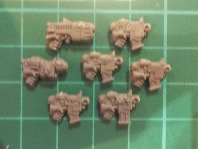 Warhammer 40K - 7 Space Marine Vanguard Veteran pistols - 40k bits OOP