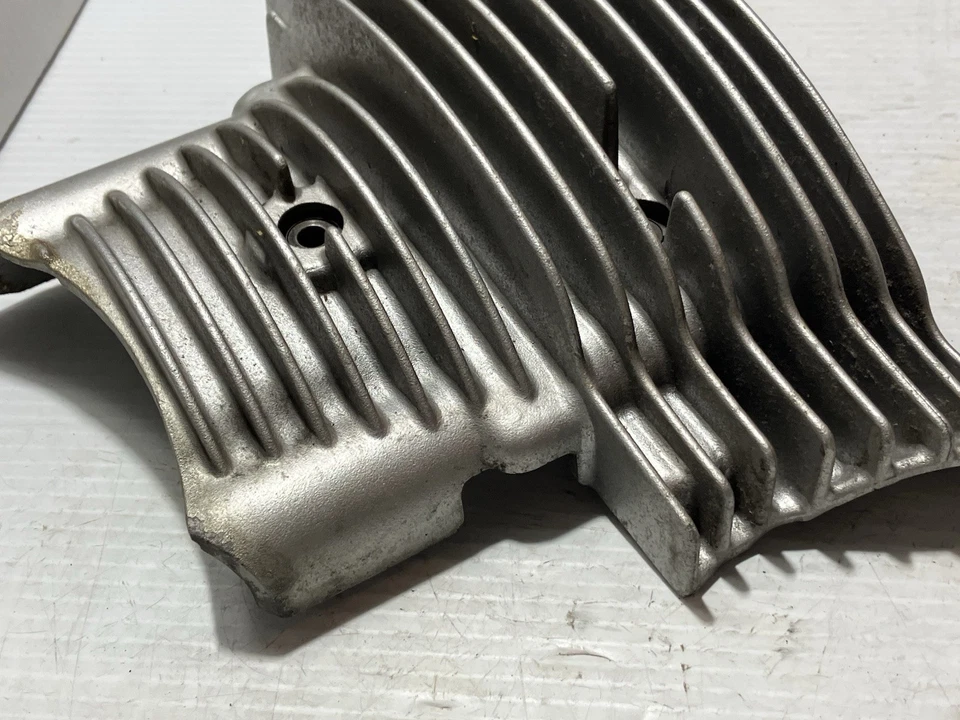 Yamaha Royal Star Deluxe 1300 1998 cubierta de culata lateral, parte trasera izquierda (fabricante de equipos originales) Foto 2 de 4