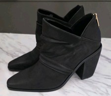 WOMEN S Vince Camuto VC-AINSLEY black leather ankle bootie, heel Sz. 7.5