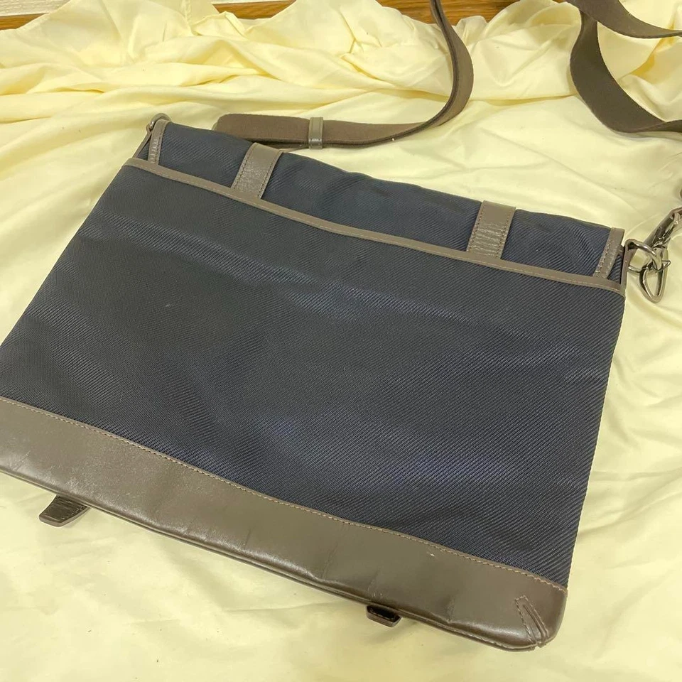 Bolso Mensajero de Hombro Burberry Etiqueta Negra Cuero a Cuadros Nova Logo 30x37cm JPN Foto 2 de 4