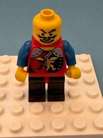 LEGO Castle Dragon Knights Minifig cas18a - Knight 2 - Scratches/No Cracks