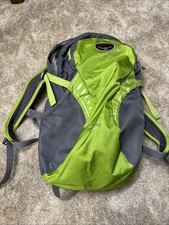 OSPREY DAYLITE DAYPACK HIKING BACKPACK BLACK/GRAY H2O HYDRATION