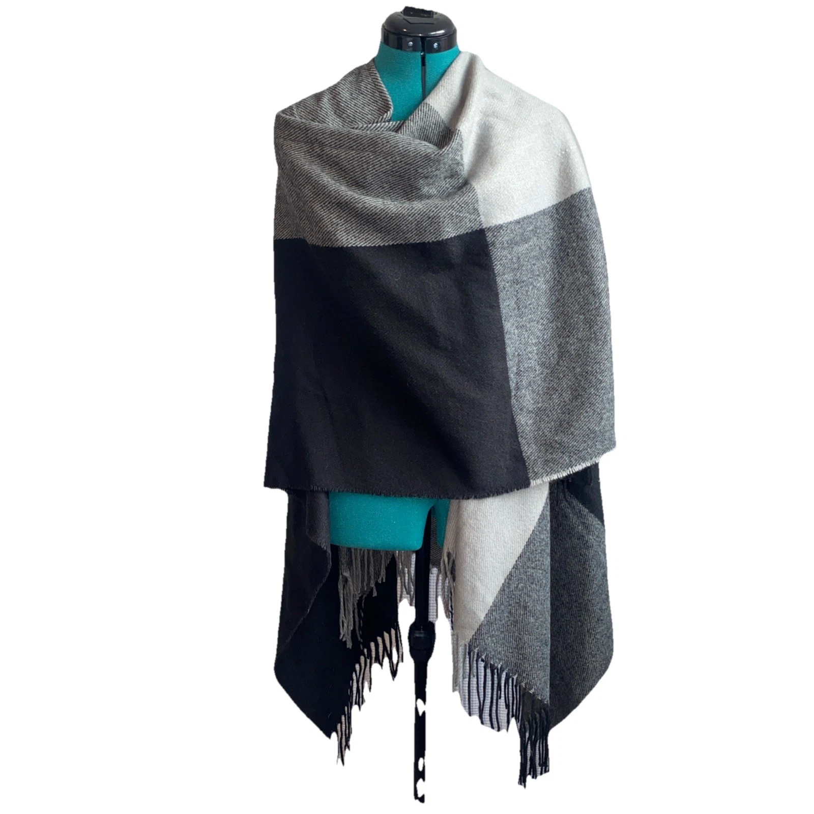 Ellen Tracy Shawl Cape Poncho Serape Wrap One Size Acrylic Fringe Light Weight