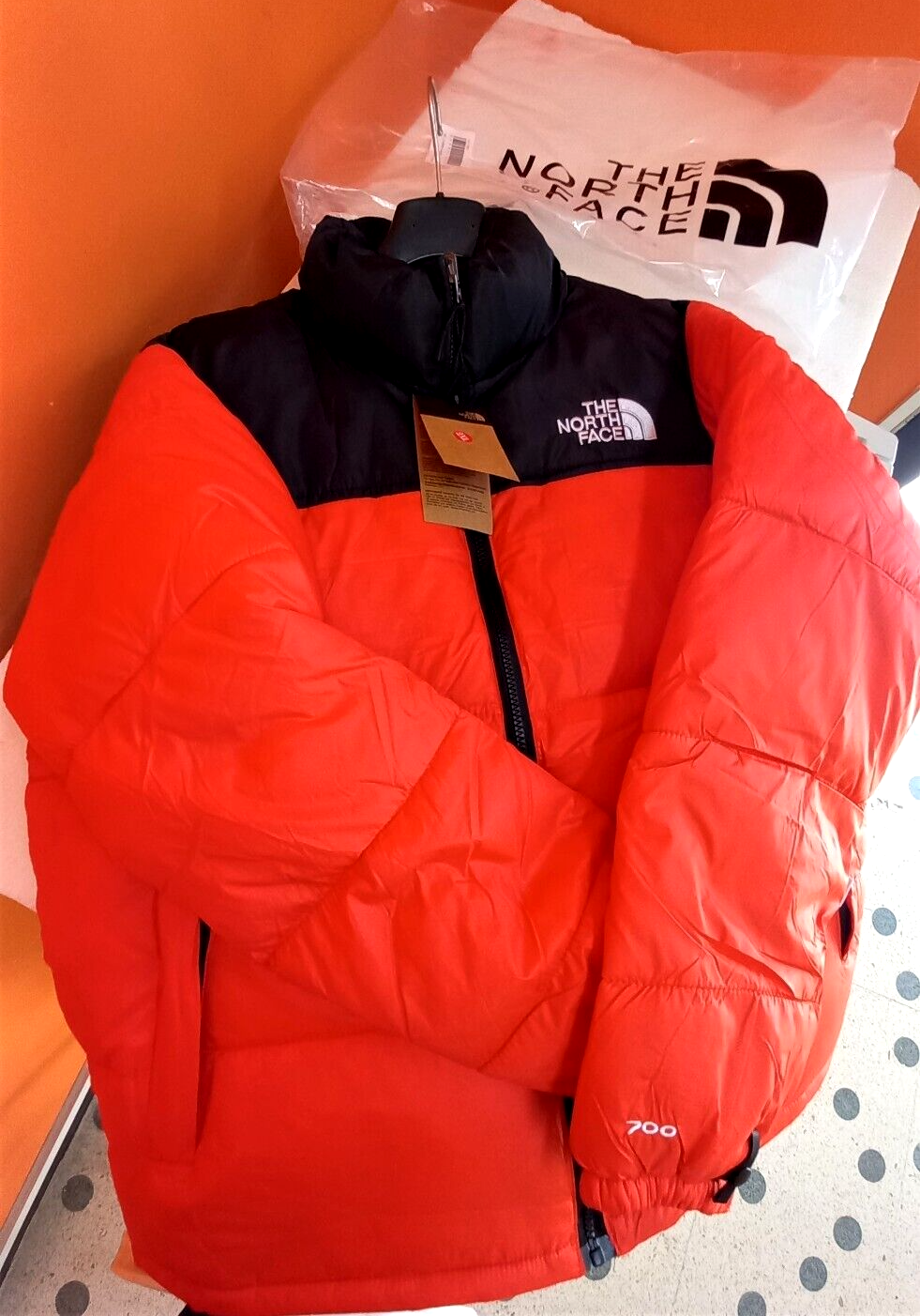 Foto 1 di 12