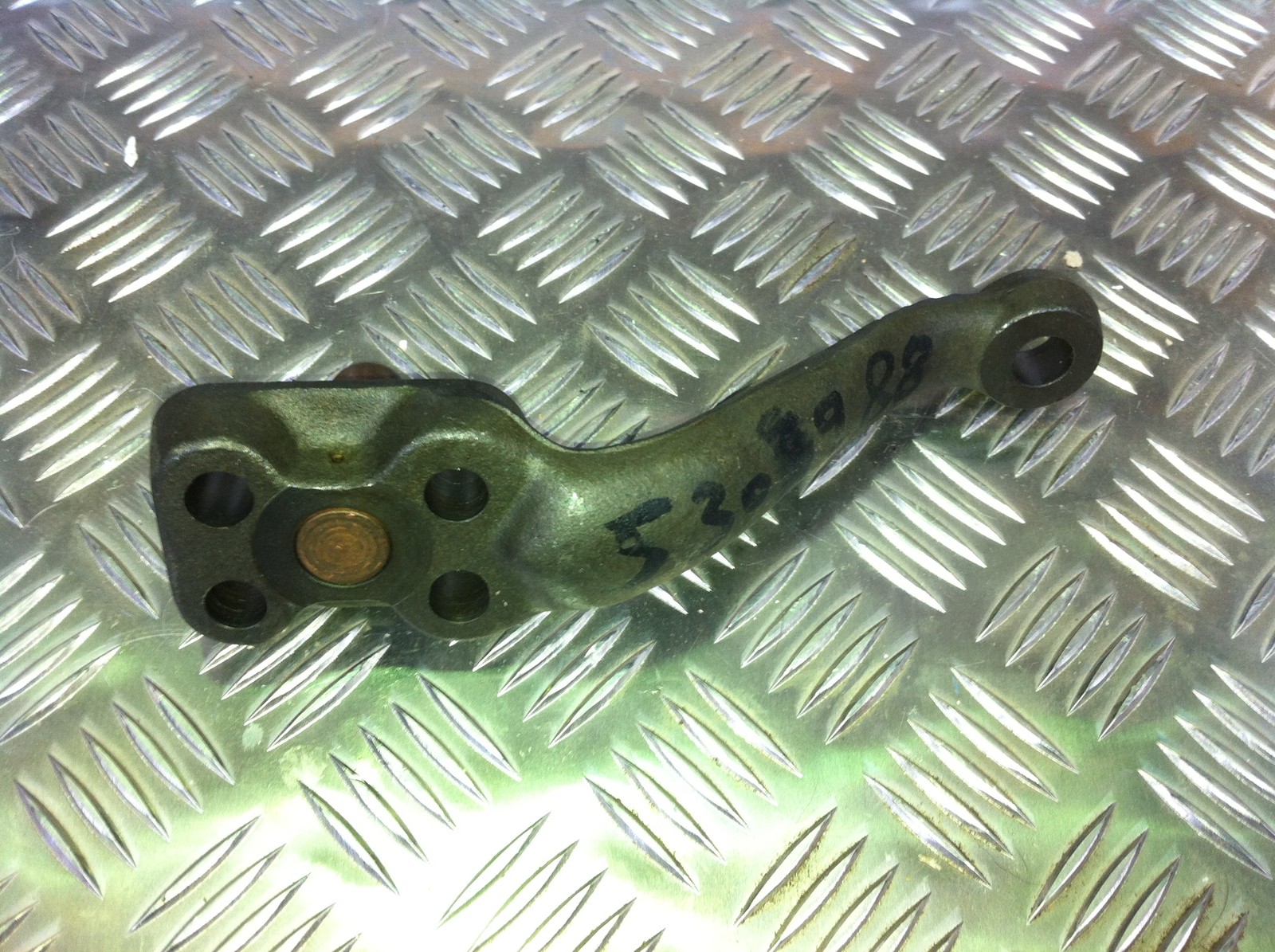 GENUINE OEM QUALITY LAND ROVER SERIES 2 & 3 RHD LOWER STEERING ARM 