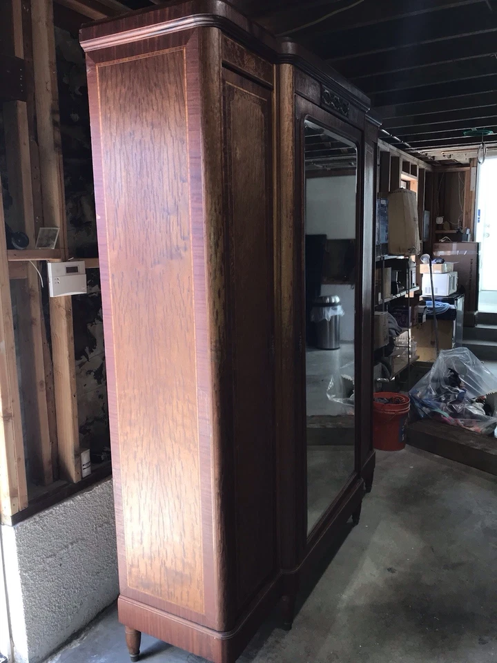 Antiguo armario francés de arce artesanal del siglo XIX con llave esqueleto, clavija const. Foto 3 de 4