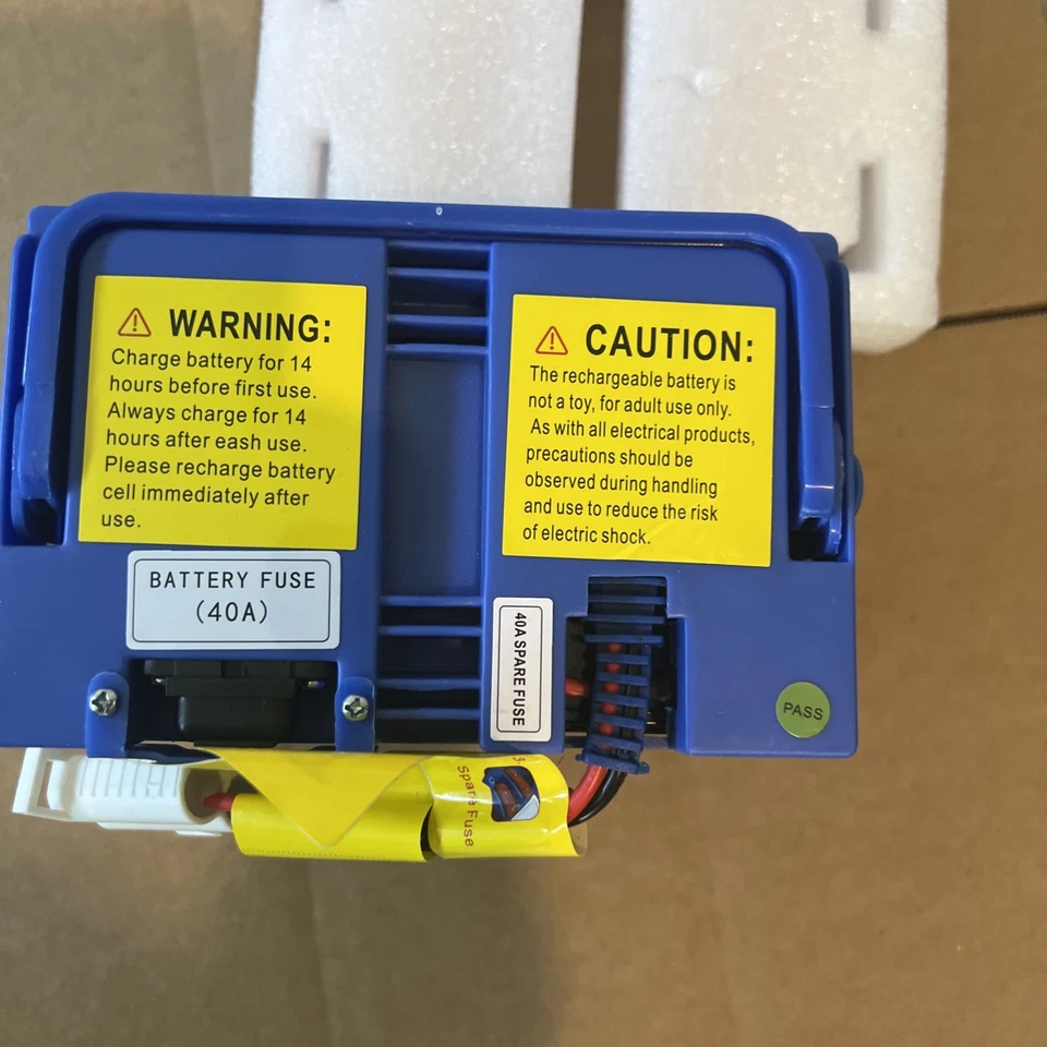 Batería de 12 voltios compatible con ruedas de acción Motion Trendz Mega. Caja abierta Foto 3 de 3