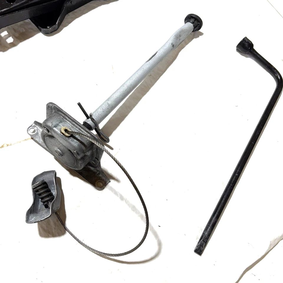 1994-2004 Chevrolet S-10 spare tire carrier (original) GMC Sonoma - Image 3 of 4