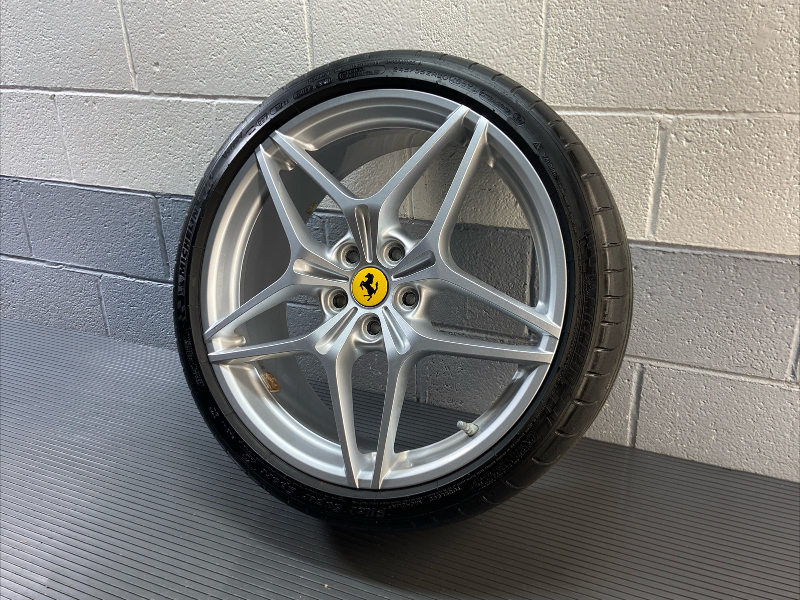 2015-2018 Ferrari California T Rims Set 8j 10j x 20 ET44, 52.5 OEM *NOTE*