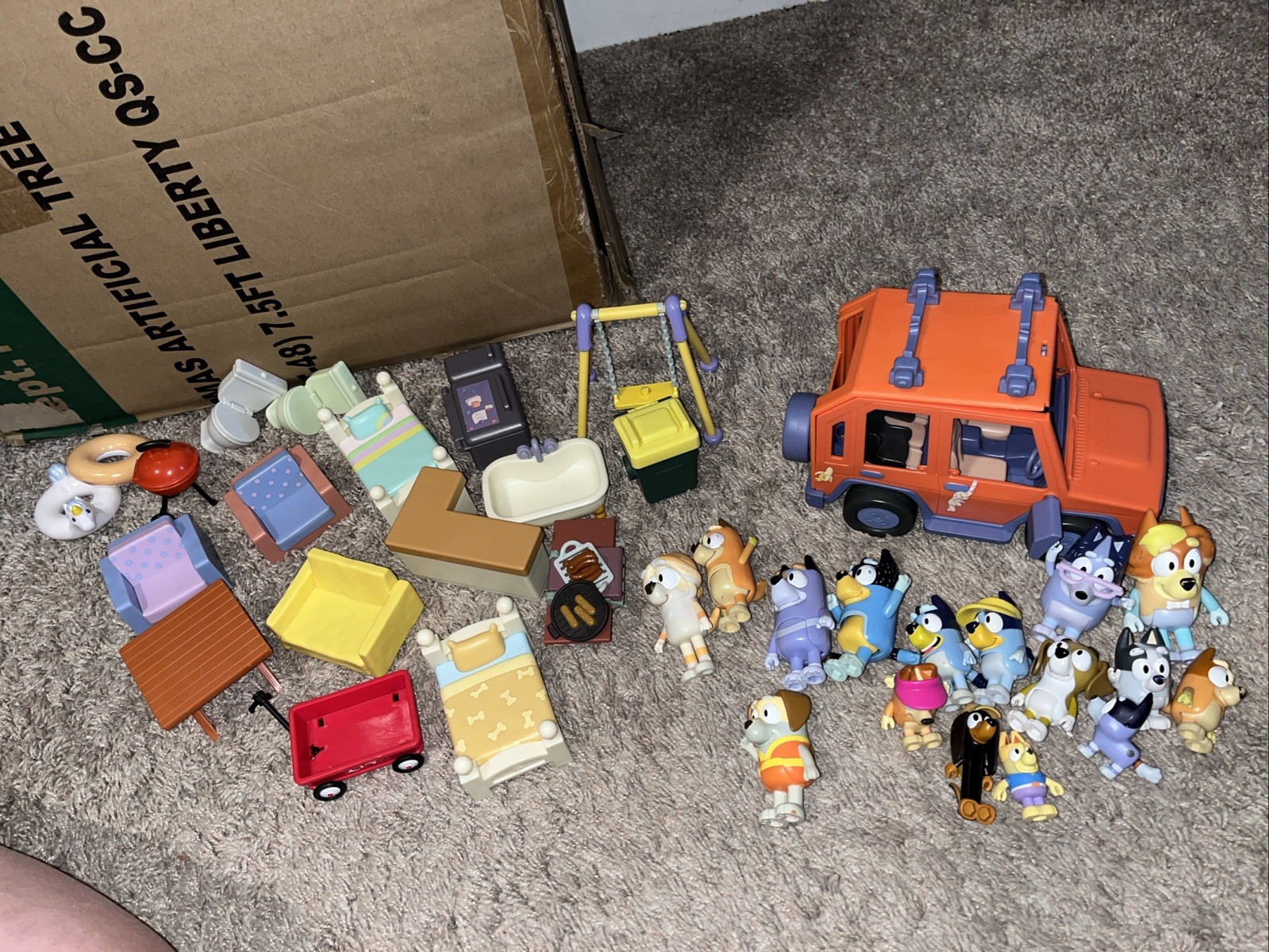 Bluey Lot Vehicle, Figures, Furniture