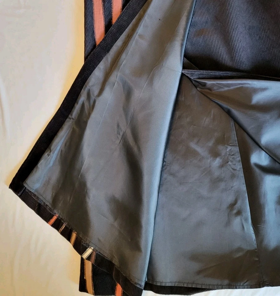 Maxi falda envolvente con apliques de pato de pana negra talla 10 de colección Mountain Artisans Foto 4 de 4