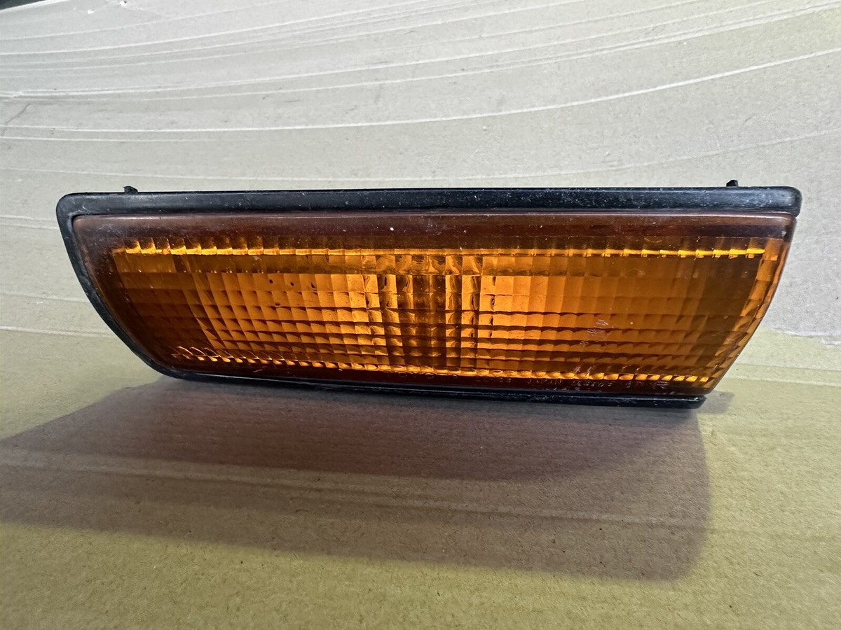 MX83 GX81 Cressida Mark II Bumper Light Indicator Turn Signal RH