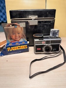 Appareil Photo Vintage Kodak Instamatic 404 Avec Sac Deluxe, 2 Cubes Flash Et Manuel