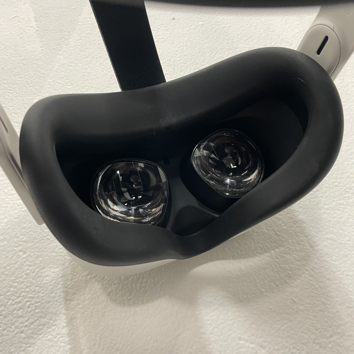 Oculus Quest 2 With Travel Case/Grips 128gb Works Great! | eBay