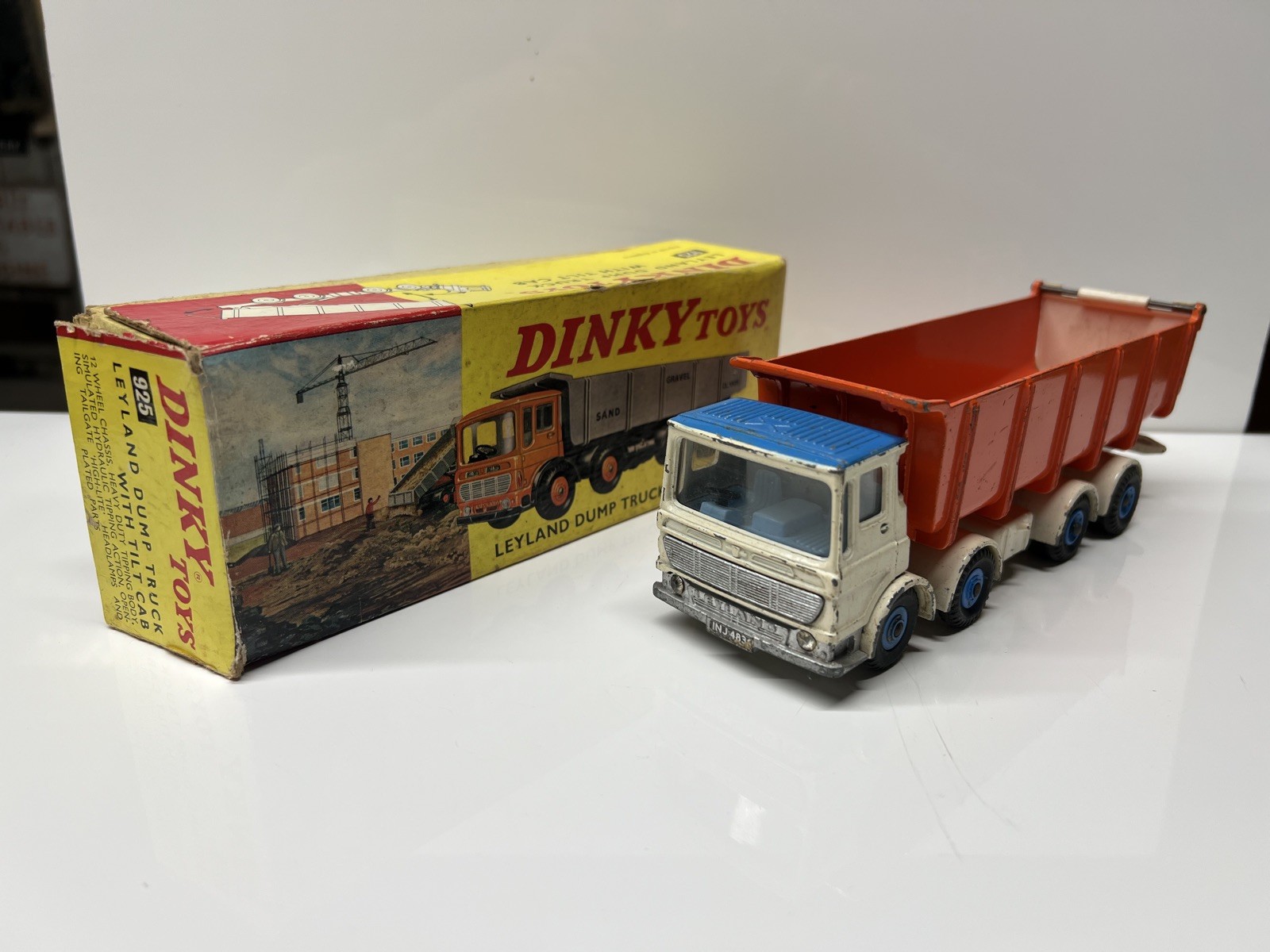 ミニカー DINKY No.925 LEYLAND DUMP TRUCK WITH CAB Dinky Toys. Boxed Leyland Dump Truck with Tilt Cab No. 925