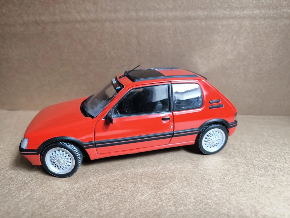 Peugeot 205 GTi 1.9  1/18 - 184846 NOREV - Immagine 3 di 4