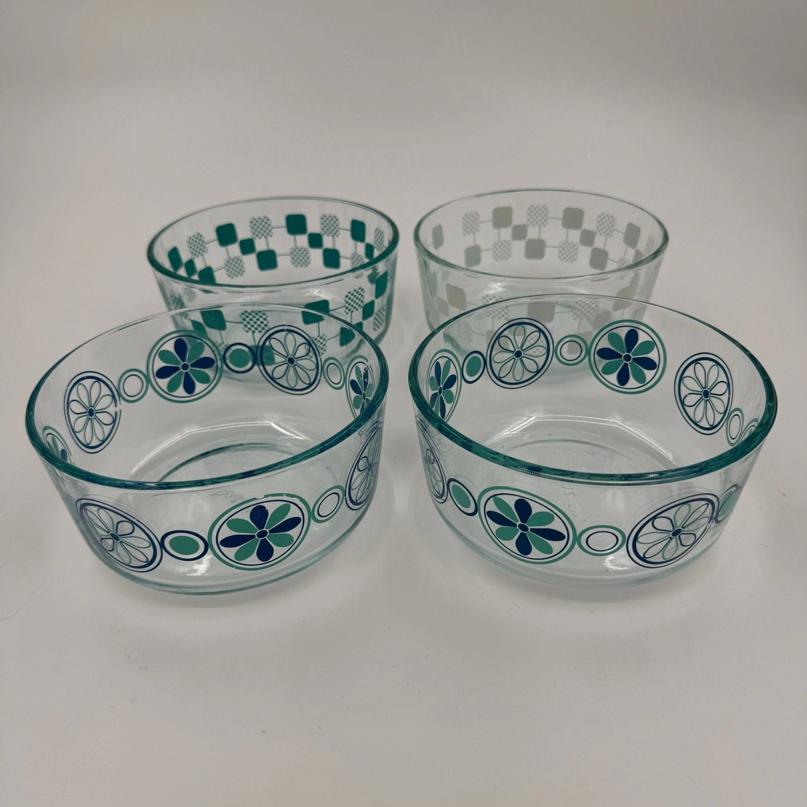 Lot Of 4 Pyrex #7201 6" Mixing Bowls 17oz - Turquoise Medallion Pinwheel No Lids