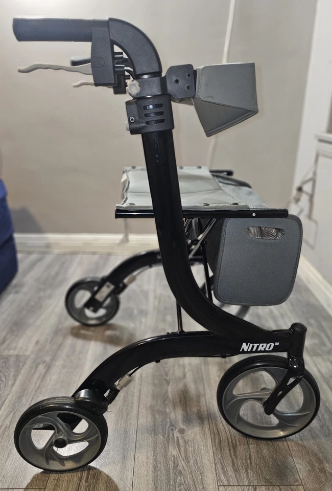 Asiento andador rodante Drive Medical Nitro estilo euro negro plegable usado en excelente estado Foto 2 de 4