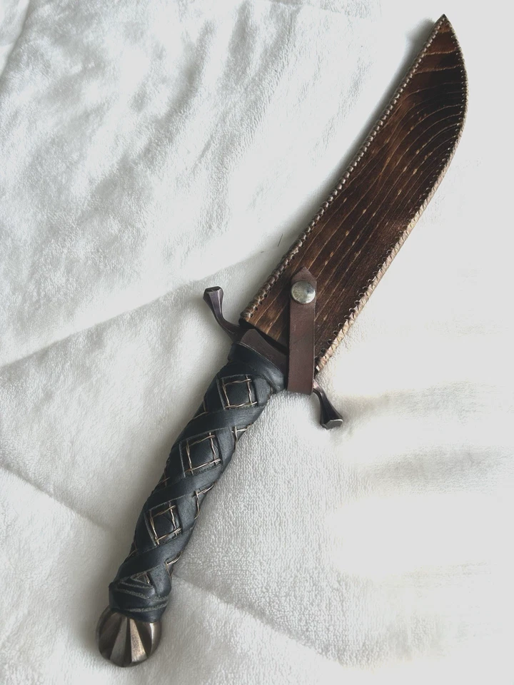 CUSTOM SABER DAGGER BY SABERSMITH USA w/WOOD SHEATH - Image 2 of 4