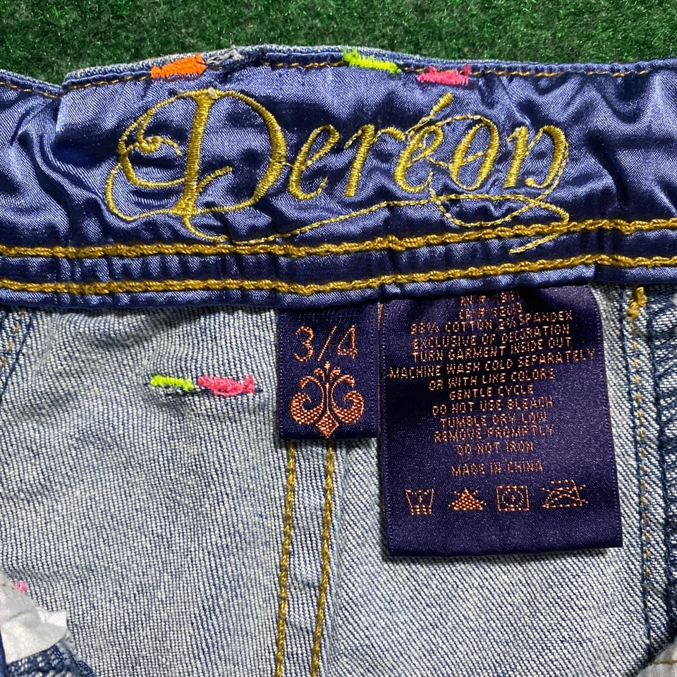 Pantalones cortos de mezclilla para mujer Dereon con estampado blanqueador lavado medio 3/4 Foto 4 de 4