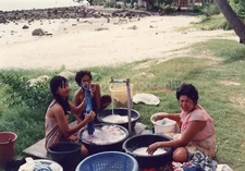 FOUND PHOTOGRAPH Color ORIGINAL Snapshot VINTAGE 36 LA 80 S