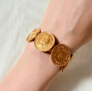 Authentic CHANEL Vintage 31 Rue Cambon Coin Cuff Bracelet Gold Plated CC Logo Medallion