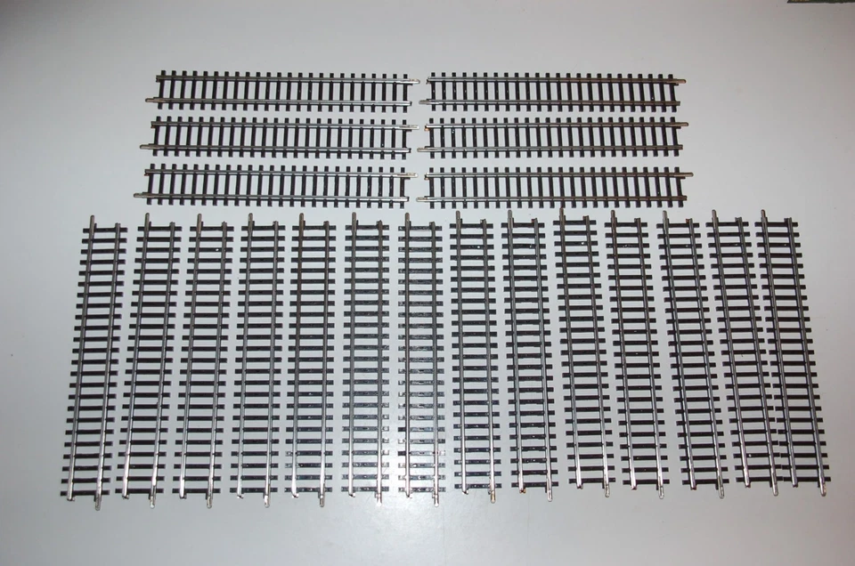 Märklin H0  20 x gerades Gleis  2200  Länge 180 mm  Vollprofil  K-Gleis - Bild 1 von 1