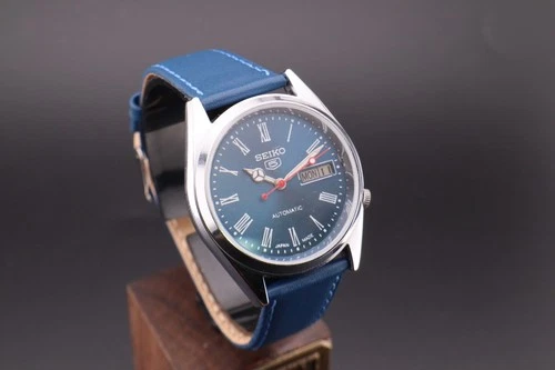 Vintage Seiko 5 Automatic 7009A 17J Men's Wrist Watch, Day / Date- Japan Made