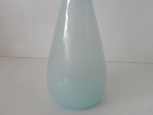 Antike Vase Jugendstil hellblaues opakes Glas mit Wellenrand - Picture 5 of 6