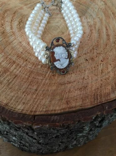 Gioielli antichi bianchi in argento