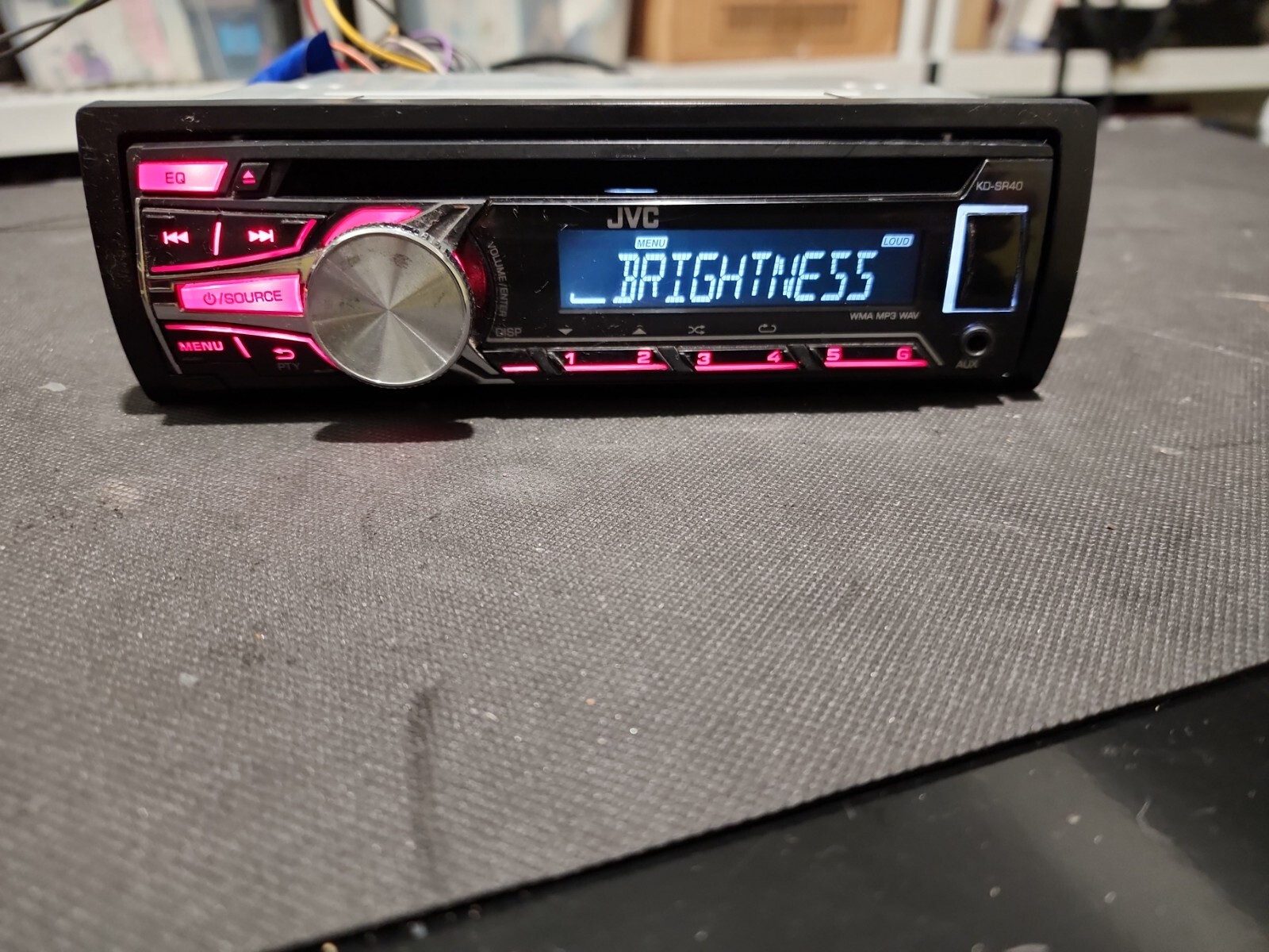 JVC KD-SR40 CAR STEREO tons of cool features... see pics!!! Tested & 100% works!