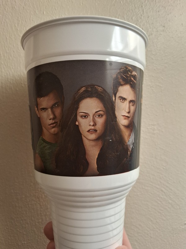 Twilight Saga Eclipse Cup 42 oz Edward Cullen Burger King Game Limited Movie Cup