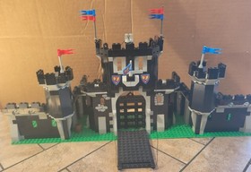 LEGO Castle: Black Monarch's Castle (6085) with all minis and manual
