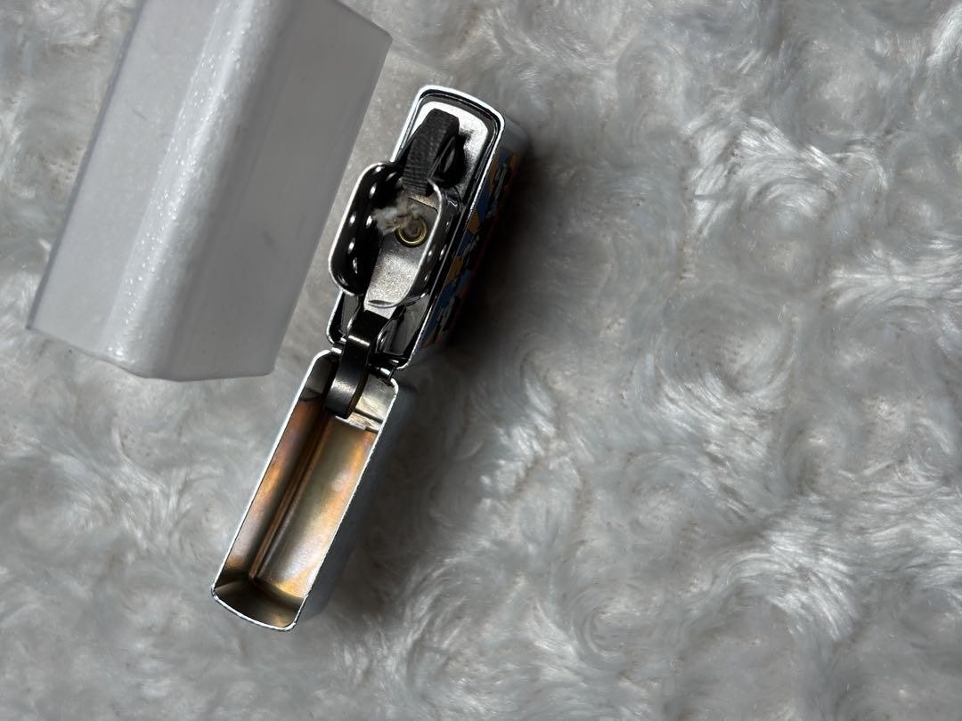 【未使用品】zippo 2006年vintage THE BEATLES OIL Zippo 2006 THE BEATLES Design Silver Color Oil Lighter w