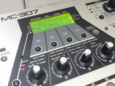 Roland MC-307 Groovebox 2000 Made in Japan Good | eBay