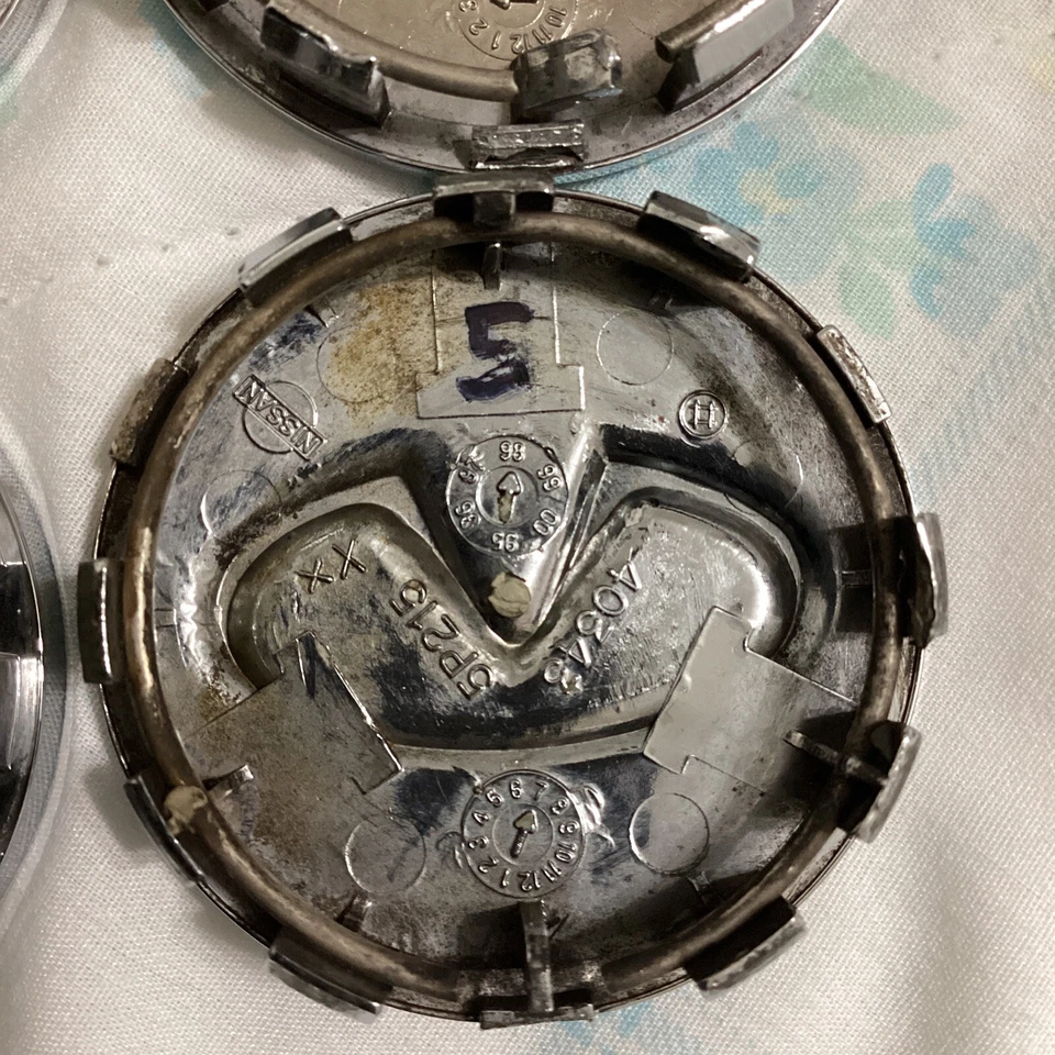 OEM INFINITI TAPACUBOS CENTRAL CROMO Parte #403435P215 G35 M35 M45 00 19 4 piezas Foto 4 de 4