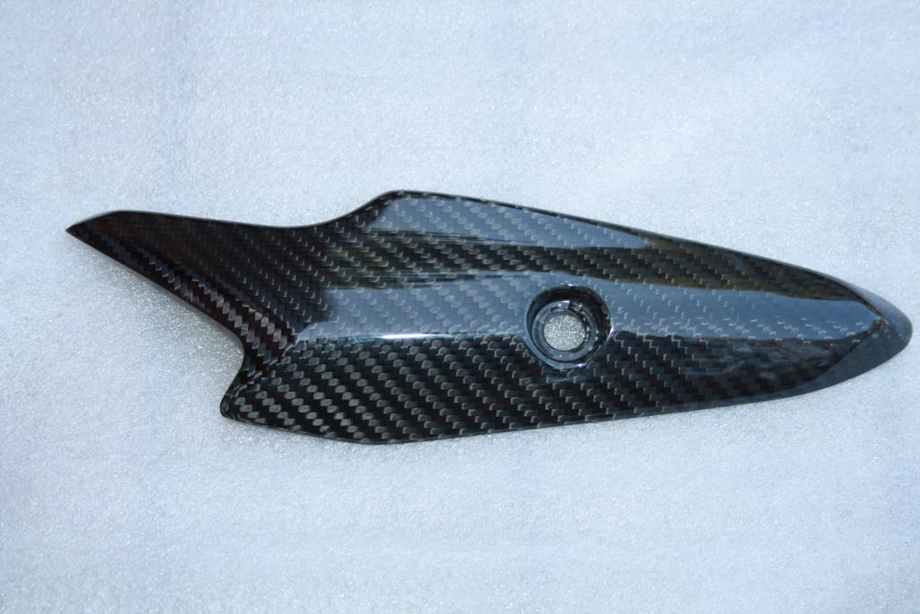 Cache échappement Kawasaki Z900 en véritable carbone brillant haut de gamme