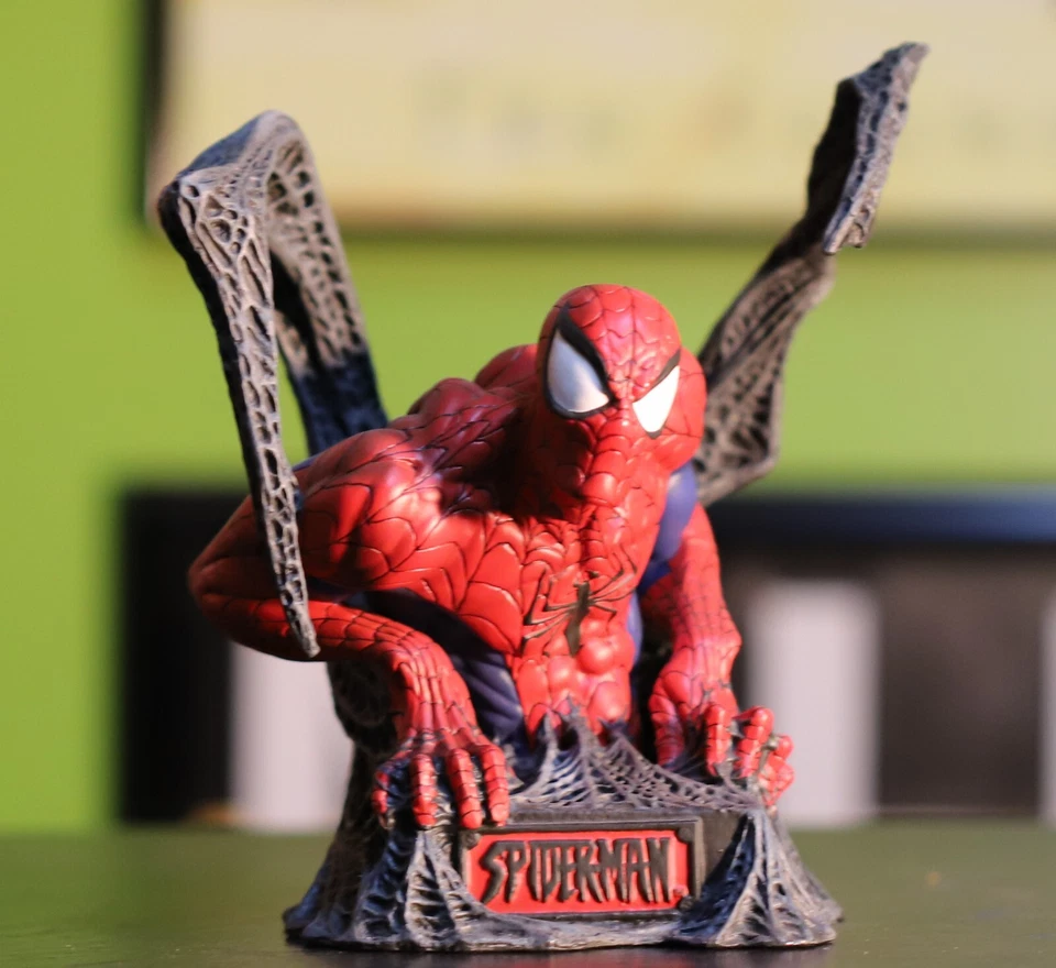 Marvel Universe Spiderman Bust Statue! Diamond Select Art Asylum 2004! COA - Image 4 of 4