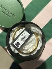 Brandneu mit Etikett Kate Spade Spot The Spade Emaille aufklappbarer Armreif schwarzes Armband mit Box 