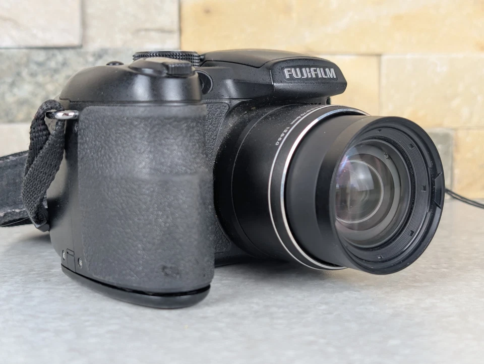 Fujifilm FinePix S1000 FD 10.0MP Digital Camera Black Tested !! PLS READ !! - Image 2 of 4