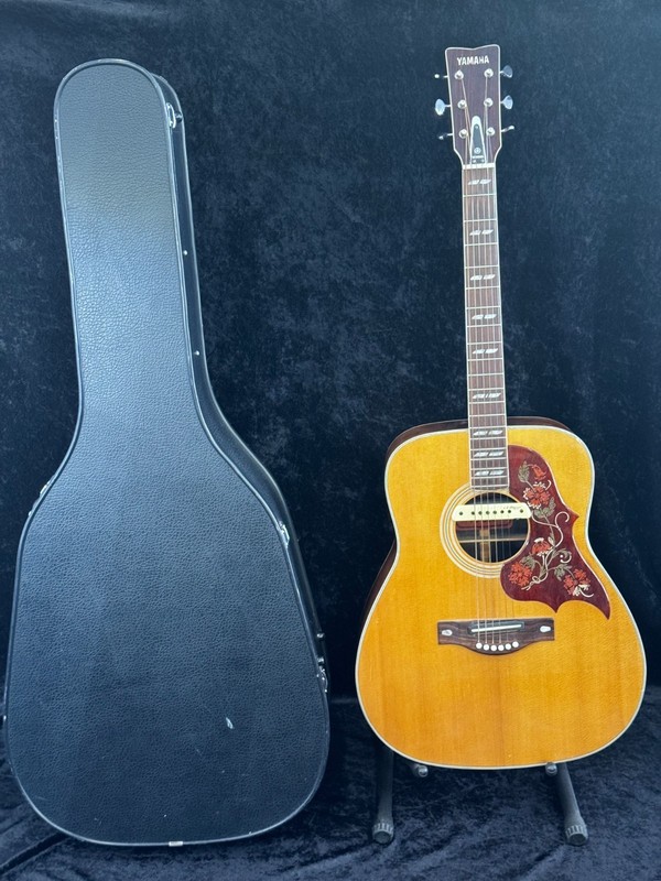 Yamaha FG-300 Dreadnought 6-String Acoustic Guitar w/ Yamaha Hard Case