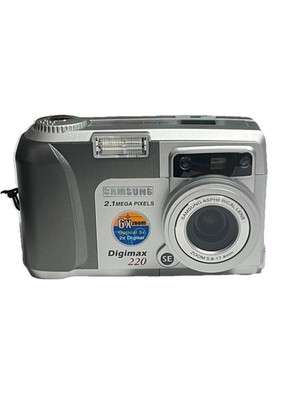 Samsung Digimax 220 Digital Camera & Bag 2.1 Mega Pixels 6X Zoom