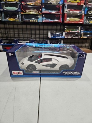 1:18 MAISTO Lamborghini Countach LPI 800-4 in White - FREE SHIPPING INCLUDED 