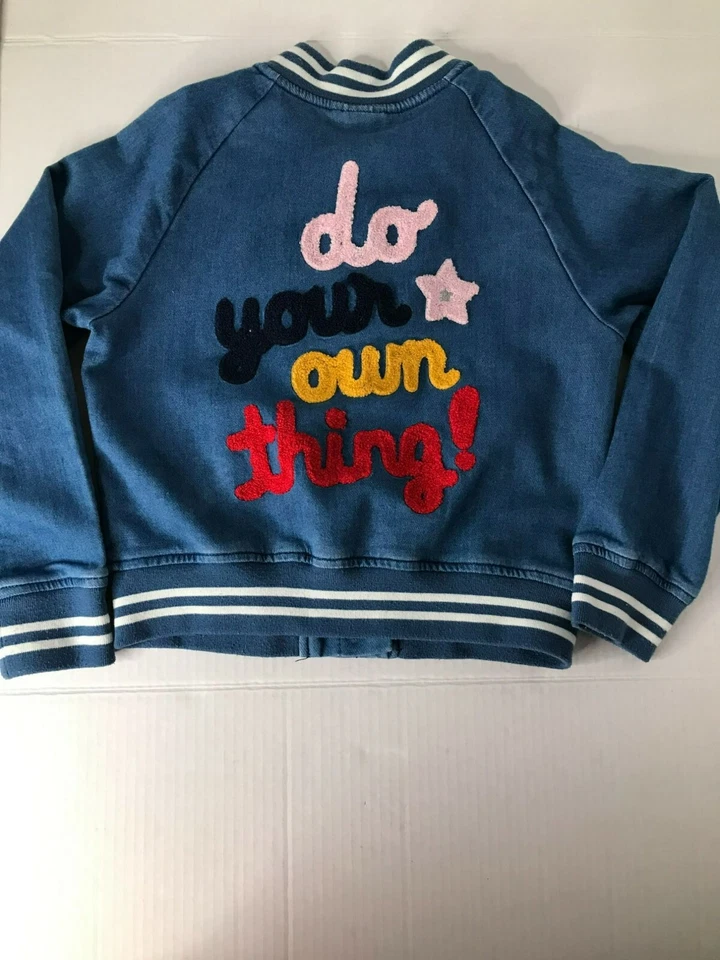 Chaqueta vaquera Jack & Cat para niñas talla pequeña con bolsillos gráficos cierre a presión  Foto 2 de 4