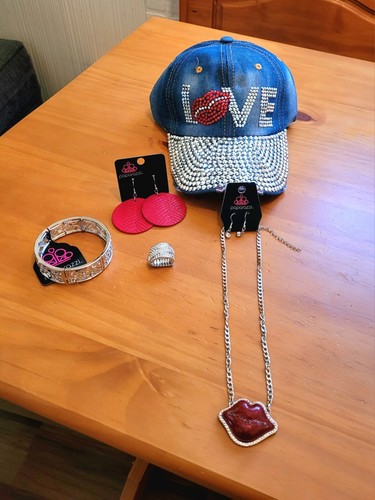Joyería Paparazzi ❤ Hermoso💋 COLLAR ROJO BLOQUEO DE LABIOS Estrás✨️ Sombrero a juego. - Imagen 10 de 23