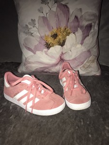 girls pink gazelle